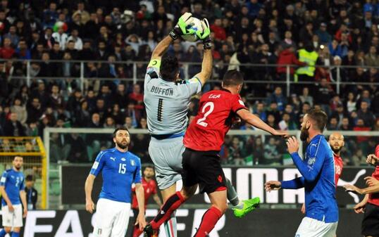 Alles im Griff: Gianluigi Buffon liess sich in seinem 1000. Profisiel von den Albanern nicht bezwingen
