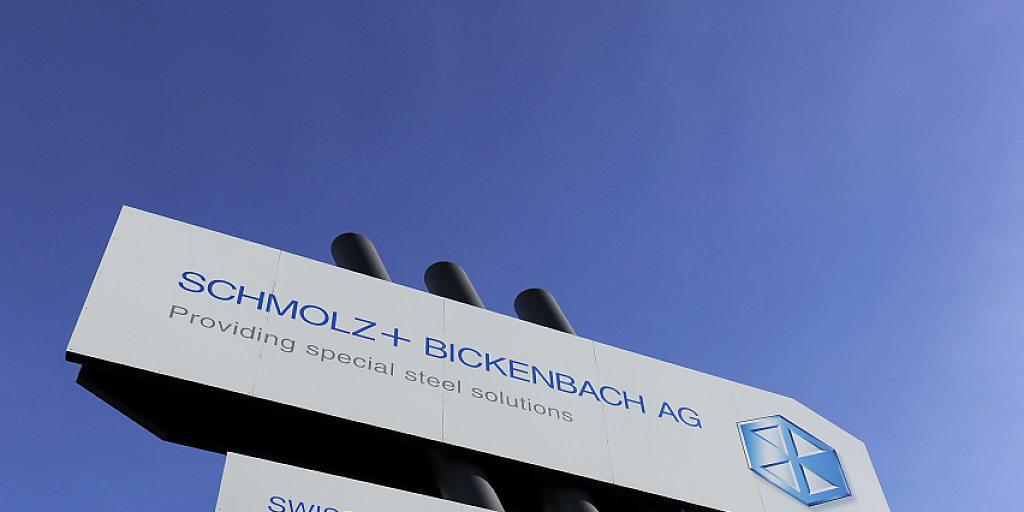 Der Stahlkonzern Schmolz+Bickenbach weist die Anleger auf einen unerwartet tiefen Gewinn hin.
