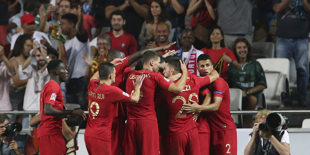 Portugal feiert das 1:0 von André Silva