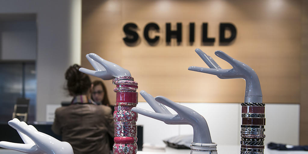 Die Schild-Modehäuser hatten im vergangenen Jahr besonders stark mit rückläufigen Umsätzen zu kämpfen. Werden die Vorjahresumsätze von Markenshops, die Schild aufgegeben hat, nicht eingerechnet, fiel der Umsatz 2016 um 4,1 Prozent. Die gesamte Globus-Gruppe setzte 2,1 Prozent weniger um.