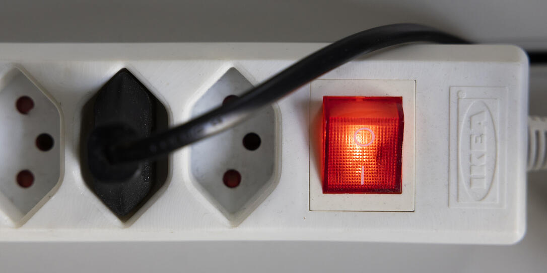 STROM, STROMLEISTE, ELEKTRIZITAET, STECKDOSE, MULTISTECKER, STECKER, ENERGIE, STROMPREIS, STROMMANGELLAGE, MANGELLAGE, STROMVERBRAUCH, ENERGIEKRISE, STROM, STROMLEISTE, ELEKTRIZITAET, STECKDOSE, MULTISTECKER, STECKER, ENERGIE, STROMPREIS, STROMMANGELLAGE, MANGELLAGE, STROMVERBRAUCH, ENERGIEKRISE,