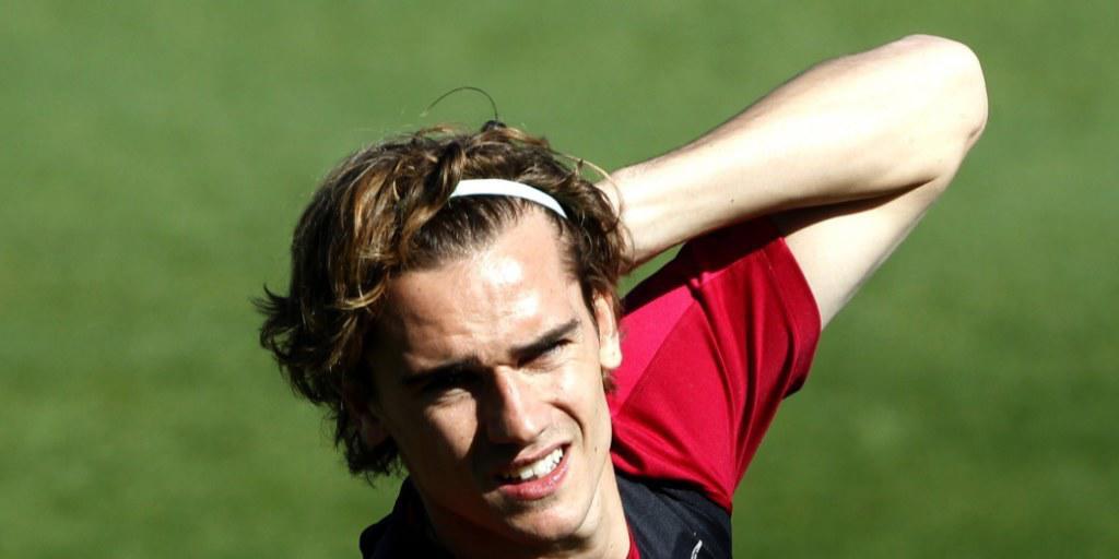 Atletico-Stürmer Antoine Griezmann liebäugelt mit einem Transfer zu Manchester United Atletico-Stürmer Antoine Griezmann liebäugelt mit einem Transfer zu Manchester United