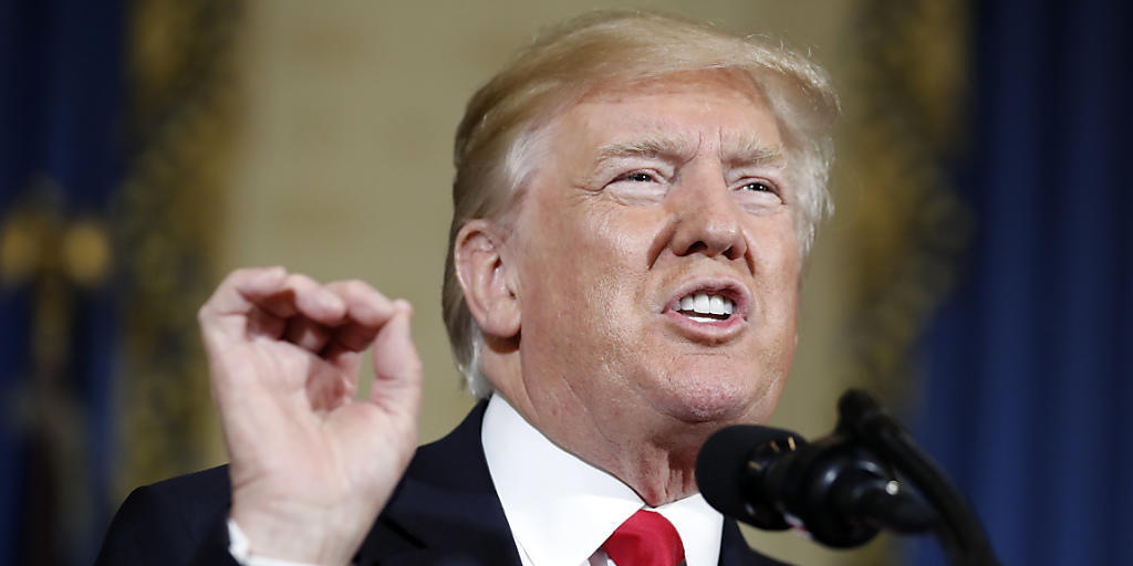 Präsident Trump schaffte es zwar nicht "Obamacare" zu ersetzen - doch seine Regierung beschneidet die Pflichten der Krankenversicherungen Schritt für Schritt. (Archiv)