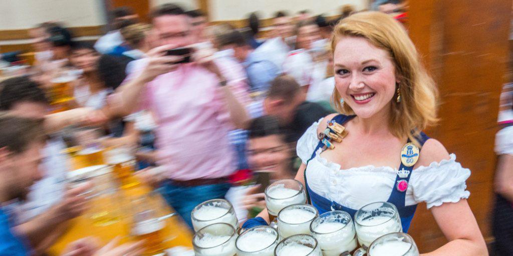 Das Herzrasen am Oktoberfest liegt nicht unbedingt an der reizenden Bedienung: Das Bier bringt das Herz aus dem Rhythmus, wie Müncher Forscher festgestellt haben.