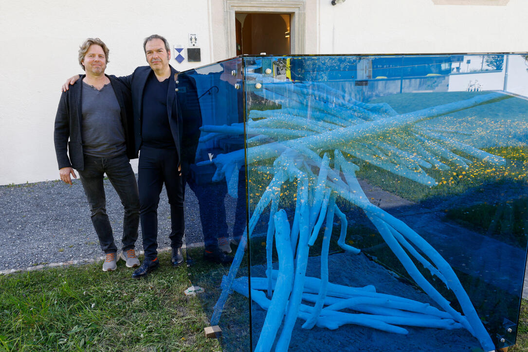 Vernissage &laquo;Interferenzen&raquo; mit Werken von Michael Tolloy und Patrick Kaufmann im Alten Pfarrhof  Balzers.