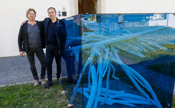 Vernissage &laquo;Interferenzen&raquo; mit Werken von Michael Tolloy und Patrick Kaufmann im Alten Pfarrhof  Balzers.