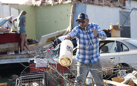 In den USA haben Unwetter verheerende Verwüstungen angerichtet und zahlreiche Todesopfer gekostet.