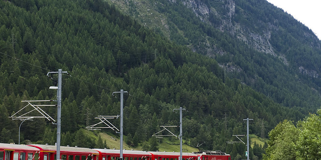 Nach dem ersten Betriebsjahr 1891 mit rund 33'000 Passagieren wuchs der Personenverkehr auf der Schiene im Mattertal zwischen Visp und Zermatt bis heute auf über drei Millionen Passagiere an. (Archivbild)