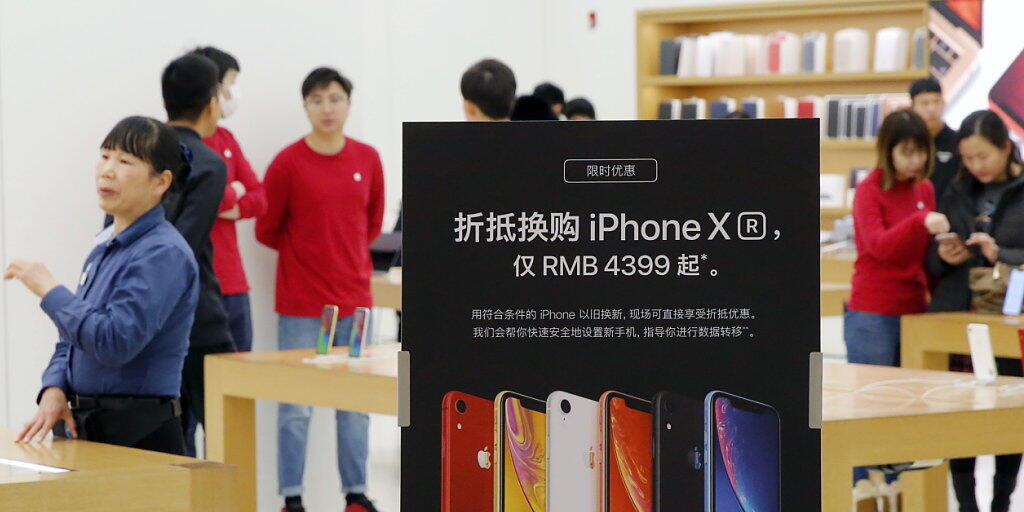 Nachdem die Apple-Verk&auml;ufe in China unter Druck geraten sind, haben verschiedene Elektronikh&auml;ndler die Preise f&uuml;r das neue iPhone-Modell gesenkt,  (Archivbild)