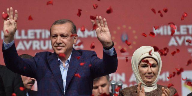 Recep Tayyip Erdogan und seine Frau Emine