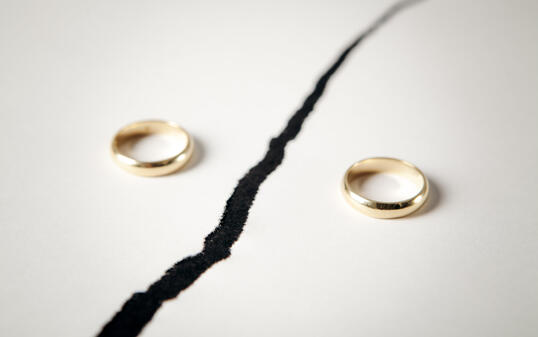 wedding rings on a white background with a black line.