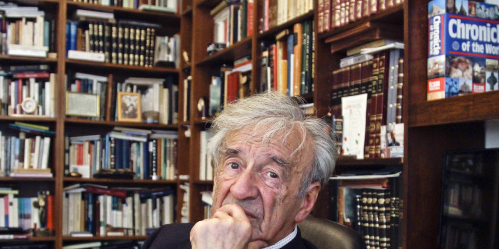 Elie Wiesel in seinem Büro in New York im September 2012. Der Friedensnobelpreisträger starb am Samstag. (Archivbild)