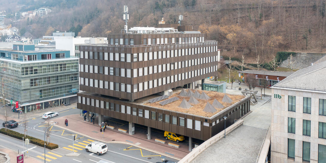 250211 Altes Postgebäude in Vaduz soll neuer Platz werden für