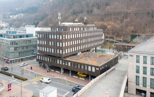 250211 Altes Postgebäude in Vaduz soll neuer Platz werden für