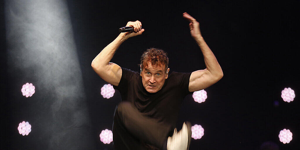 Der südafrikanische Musiker Johnny Clegg bei seinem Abschiedskonzert im November 2017 in Johannesburg. (Archivbild)