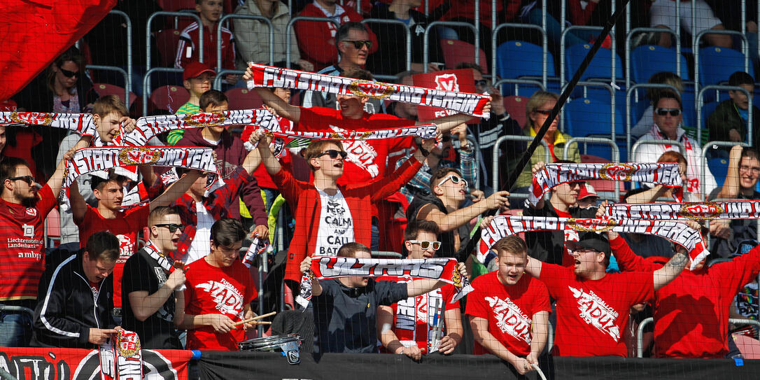Einige Fans werden bis Saisonende nun doch ins Rheinpark-Stadion d&uuml;rfen. Maximal gilt im Moment aber noch die 300-Personen-Grenze.