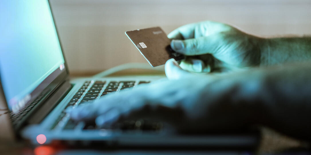 Using a credit card to do an online purchase Using a credit card to do an online purchase