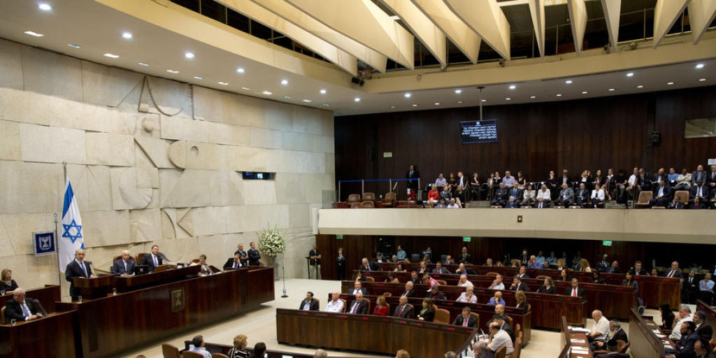 Das israelische Parlament, die Knesset, verabschiedete ein umstrittenes Gesetz, wonach Abgeordnete per Mehrheitsbeschluss aus der Kammer ausgeschlossen werden können. (Archiv)