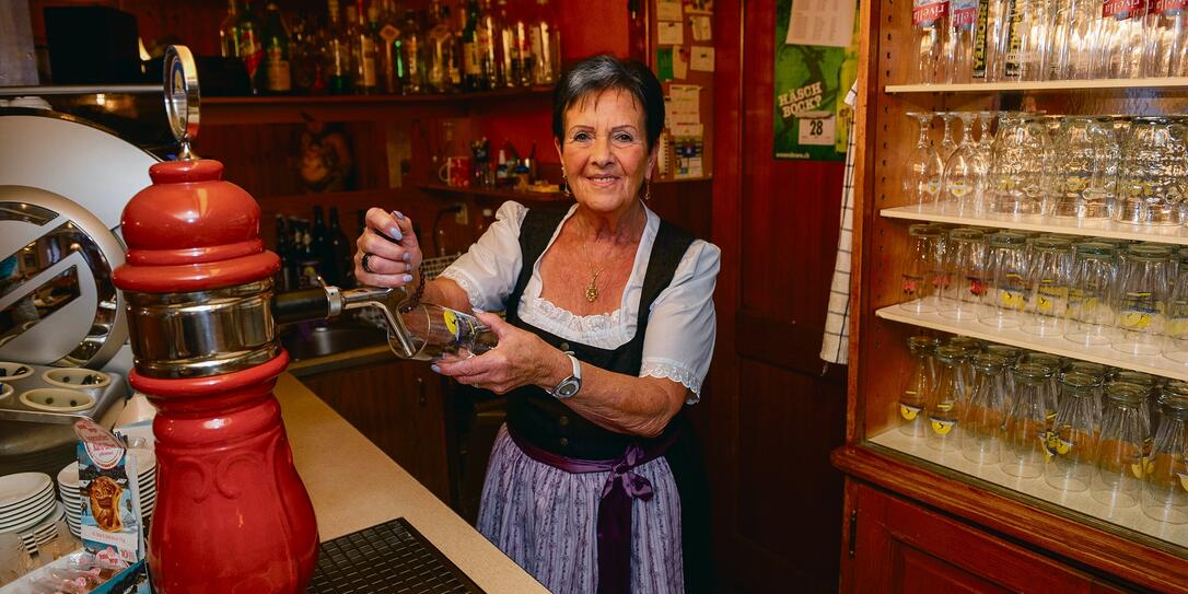 20221128 Porträt mit Luzia Heeb, Wirtin Krone Räfis_ Nils Voll 20221128 Porträt mit Luzia Heeb, Wirtin Krone Räfis_ Nils Voll