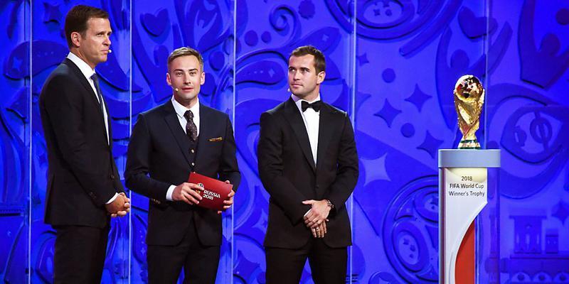 Alexander Kerschakow (ganz rechts) im vergangenen Juli in Moskau bei der Auslosung der WM-Qualifikations-Gruppen für die WM-Endrunde 2018 in Russland Alexander Kerschakow (ganz rechts) im vergangenen Juli in Moskau bei der Auslosung der WM-Qualifikations-Gruppen für die WM-Endrunde 2018 in Russland