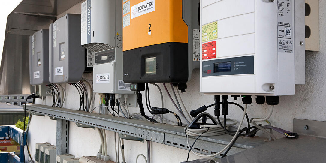 Energiegewinnung; Kraftwerk; erneuerbare Energien; nachhaltig; Nachhaltigkeit; Oekologie; umweltfreundlich; Energieerzeugung; Energiequelle; Strom; Stromerzeugung; Energieeffizienz; umwandeln; Solarstrom; Sonnenenergie;