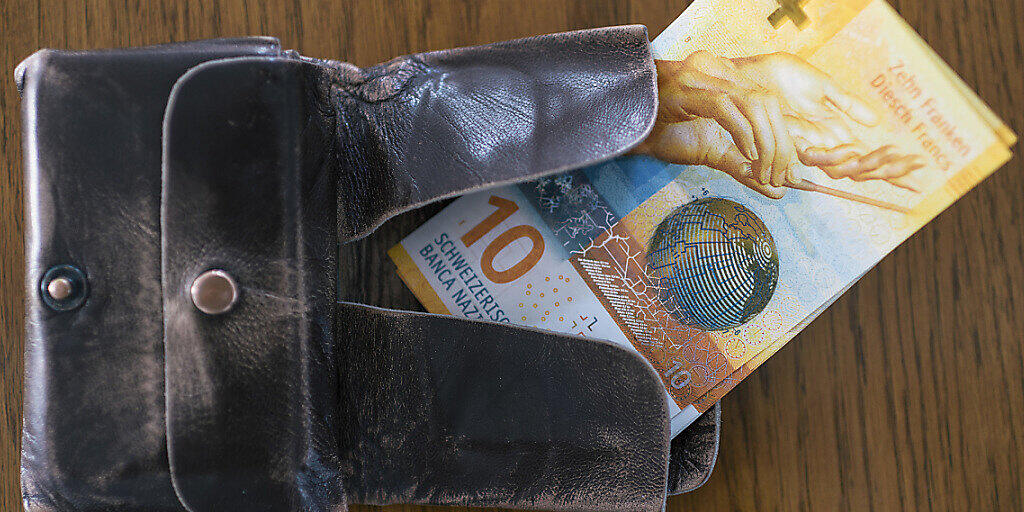 Aufgrund der vermehrten Eingliederungsmassnahmen der IV sind verhältnismässig mehr Personen nach der IV-Anmeldung wirtschaftlich unabhängig. Gleichzeitig leben aber auch mehr Personen vier Jahre nach der IV-Anmeldung ohne IV-Rente und ohne existenzsicherndes Erwerbseinkommen. (Symbolbild) Aufgrund der vermehrten Eingliederungsmassnahmen der IV sind verhältnismässig mehr Personen nach der IV-Anmeldung wirtschaftlich unabhängig. Gleichzeitig leben aber auch mehr Personen vier Jahre nach der IV-Anmeldung ohne IV-Rente und ohne existenzsicherndes Erwerbseinkommen. (Symbolbild)