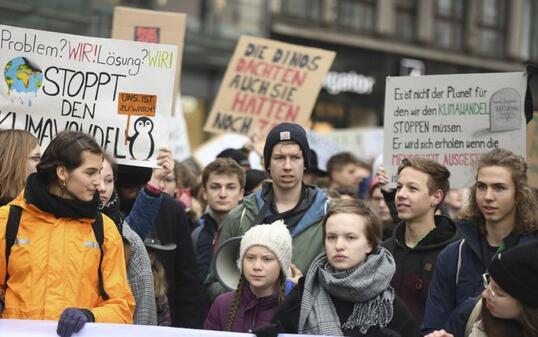 Die Schwedische Klimaktivistin Greta Thunberg nimmt am Klimastreik in Hamburg teil.