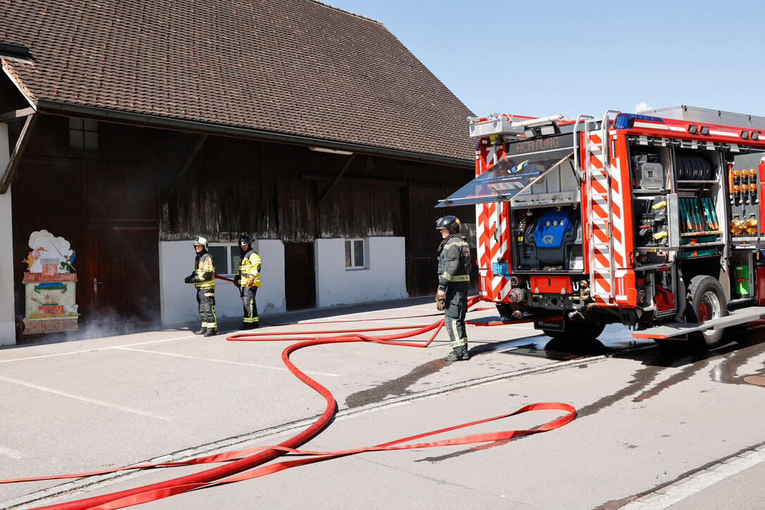 Schluss&uuml;bung beim Kurs f&uuml;r neue Feuerwehrleute beim "Restaurant L&ouml;wen&raquo; in Gamprin-Bendern.