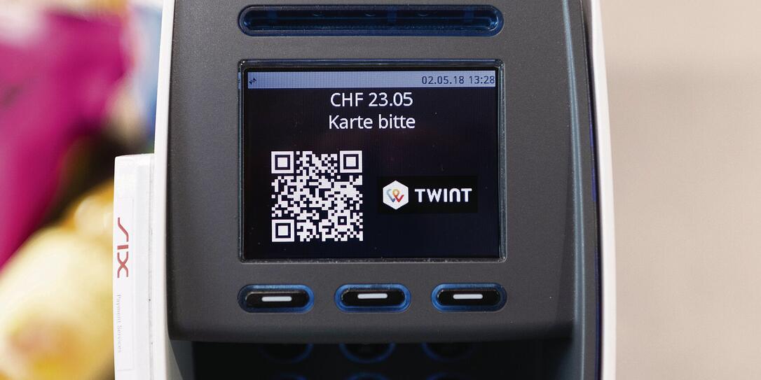 TWINT, BEZAHLAPP, ZAHLUNGSSYSTEM, BEZAHLSYSTEM, BARGELDLOS, ONLINE, DIGITAL, BARGELDLOSES BEZAHLEN, ZAHLEN, BEZAHLEN,  TWINT BEZAHL-APP, KONTAKTLOSES ZAHLEN, SMARTPHONE, HANDY, MOBILTELEFON, TELEFON, KASSE, BEZAHLSTATION, KARTENLESEGERAET, QR, CR-CODE