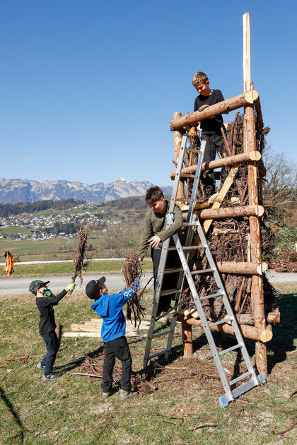 Kinder bauen Funken in Schaanwald