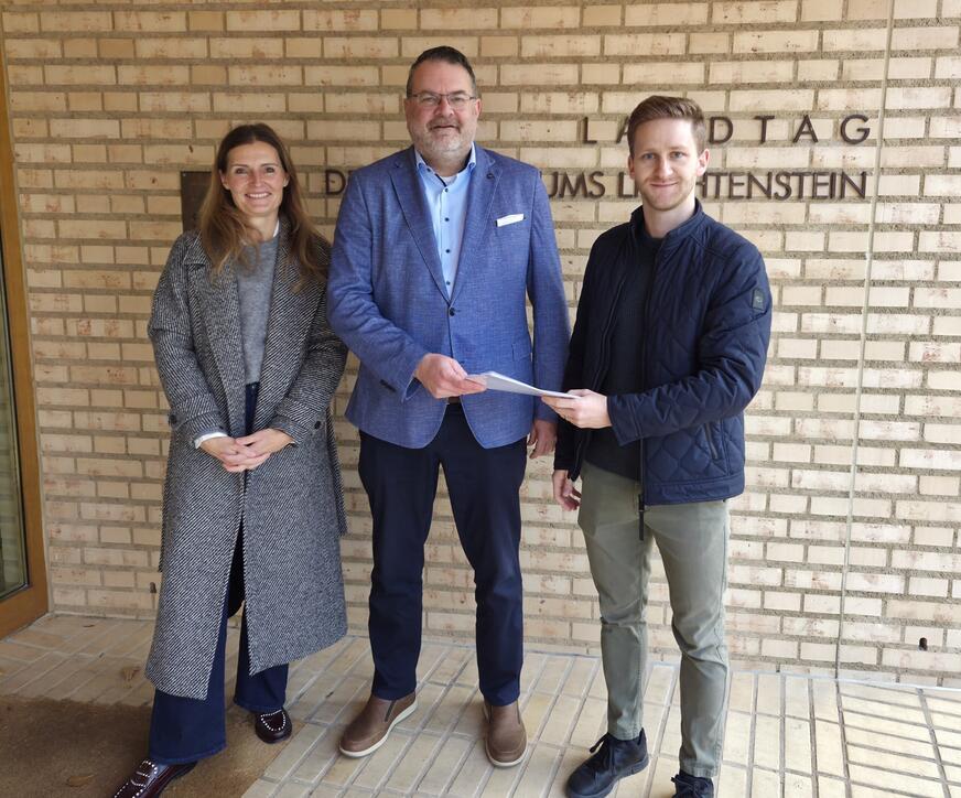 Nadine Vogelsang (l.) und Daniel Salzgeber (r.) haben gestern im Namen der FBP eine Interpellation zum Thema «KI, Cloud-Computing und technologische Infrastruktur» im Landtag eingereicht.