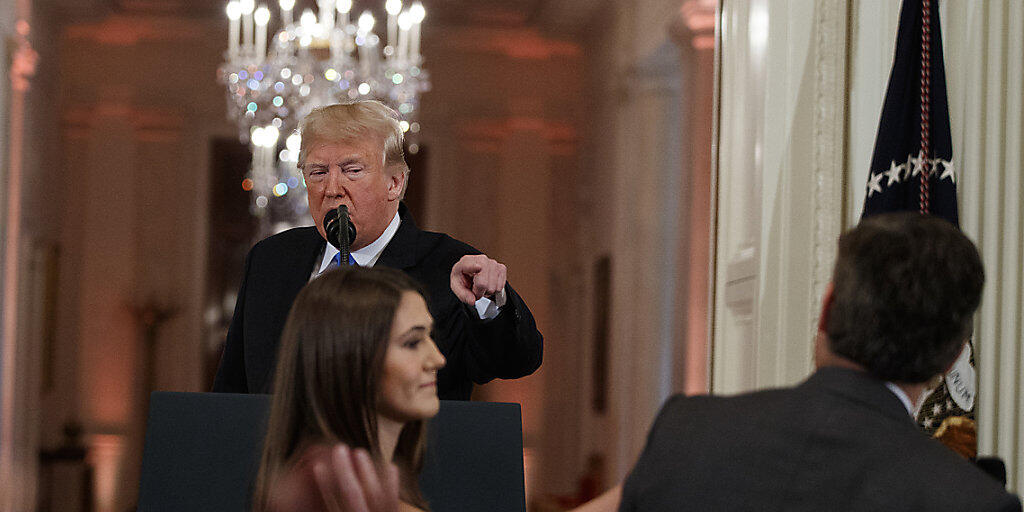 Die nach tumultartigen Szenen auf einer Pressekonferenz mit US-Präsident Donald Trump entzogene Akkreditierung von CNN ist am Montag vom Weissen Haus wieder zurückgegeben worden. (Archivbild)