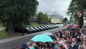 Ungewohntes Bild vor der Kathedrale