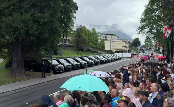 Ungewohntes Bild vor der Kathedrale