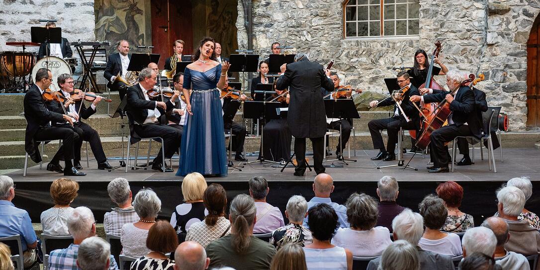 20220713 Kultursommer: Jubiläumskonzert "Ein Strauss von Strauss" mit dem Ensemble Wiener Charme und Alexandra Reinprecht, Balzers
