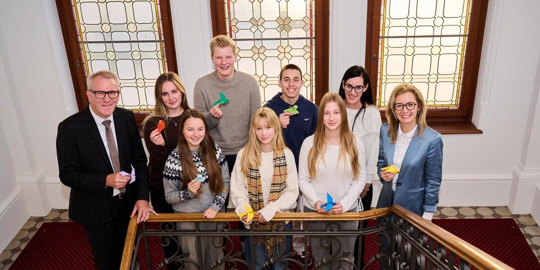 Übergabe der Friedenstauben im Rahmen der Sensibilisierungsaktion «Prove it Matters»