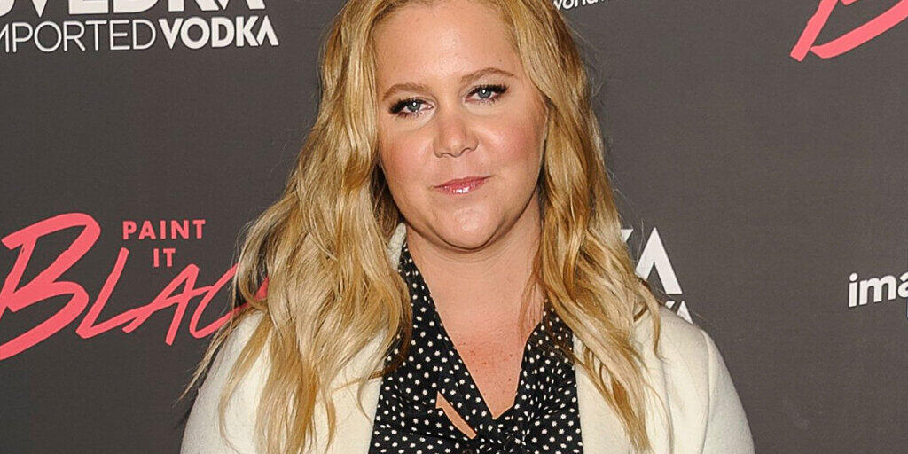 ARCHIV - Amy Schumer, Komikerin aus den USA, kommt zur Premiere von «Paint It Black». Foto: Christopher Smith/Invision/AP/dpa