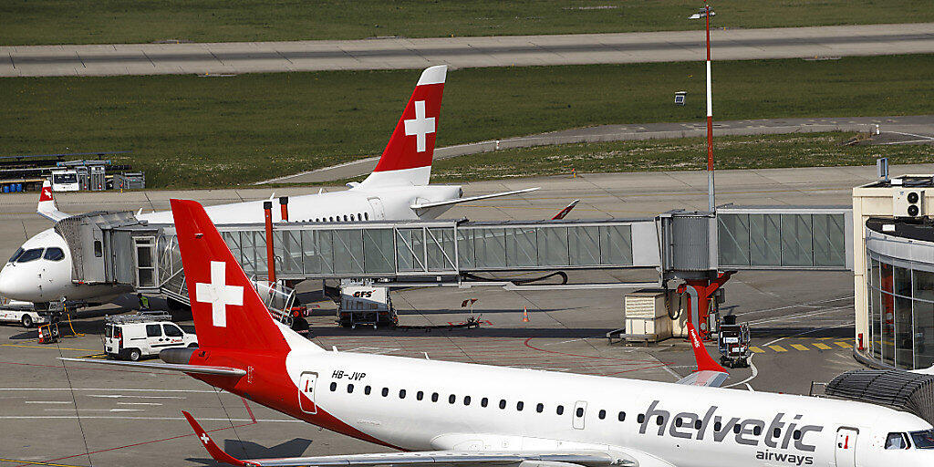Die Fluggesellschaft Swiss wird ab 2019 mehr Flüge mit Flugzeugen der Helvetic Airways durchführen. (Archiv)