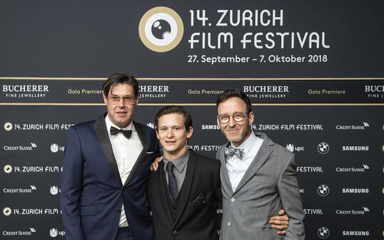 Regisseur Michael Steiner, Hauptdarsteller Joel Basman und Drehbuchautor Thomas Meyer (v.l.n.r.) dürfen sich weiterhin nichts als freuen: Rund drei Monate nach der Premiere am 14. Zurich Film Festival ist ihr Film "Wolkenbruch" fünf Mal für den Schweizer Filmpreis nominiert.
