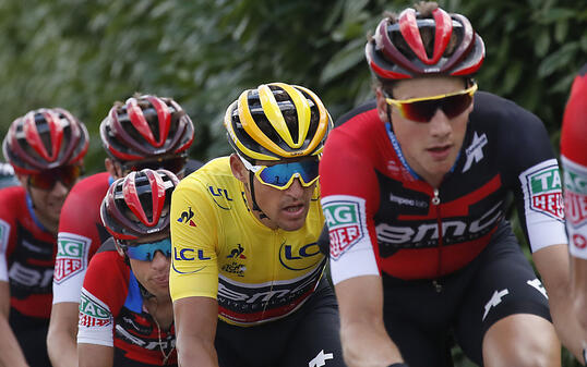 Stefan Küng während der ersten Tour-Woche an der Spitze des Feldes