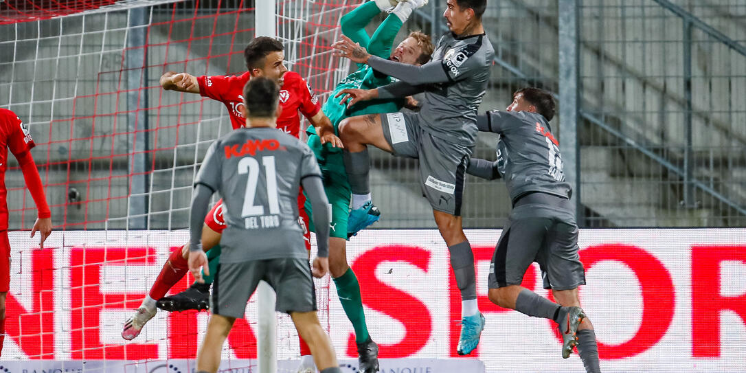 Neben Lüchinger zeigte auch Torhüber Büchel eine starke Partie. Neben Lüchinger zeigte auch Torhüber Büchel eine starke Partie.