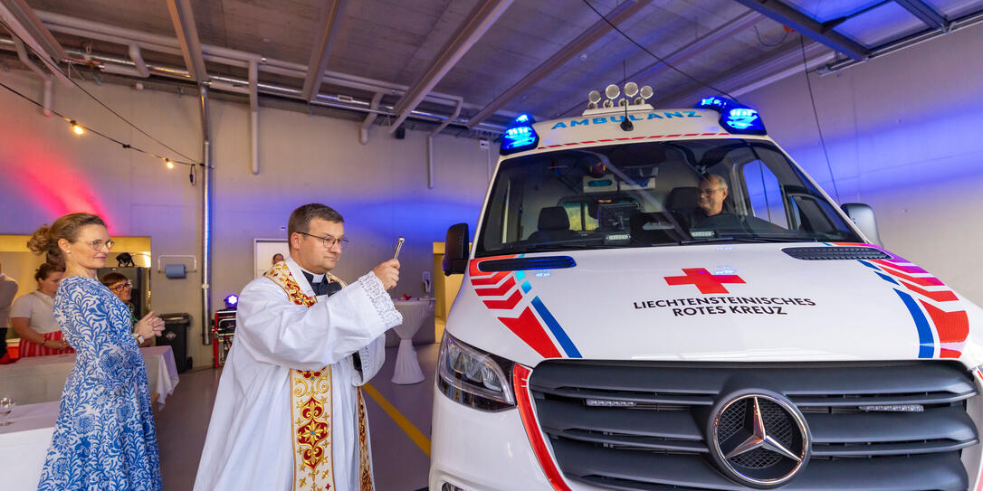 Einweihung Rettungswagen in Vaudz