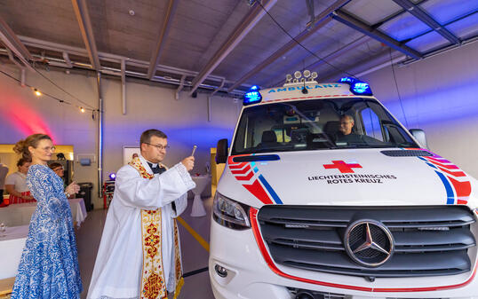 Einweihung Rettungswagen in Vaudz