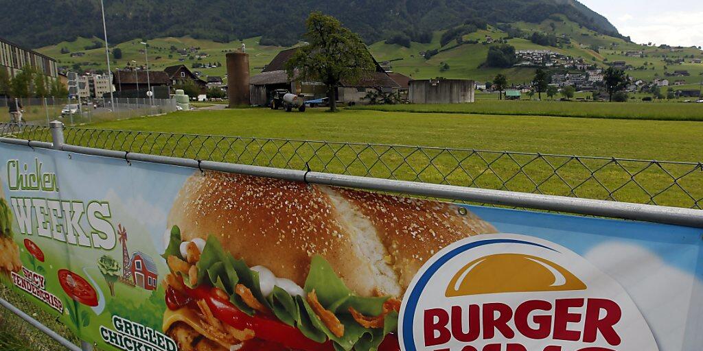 Die Fastfood-Kette Burger King will in der Schweiz wachsen. Der neue Master-Franchisenehmer BKCH Holding sucht nun nach geeigneten Standorten.(Archivbild)