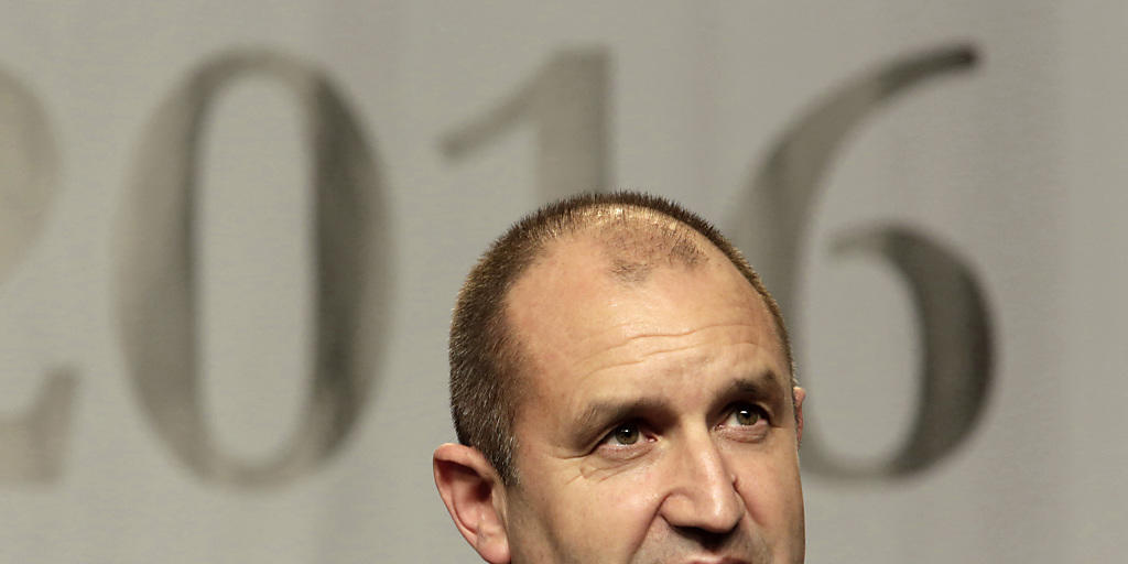 Ex-General Rumen Radew nach ersten amtlichen Zwischenergebnissen die erste Runde der Präsidentenwahl gewonnen. (Archiv)