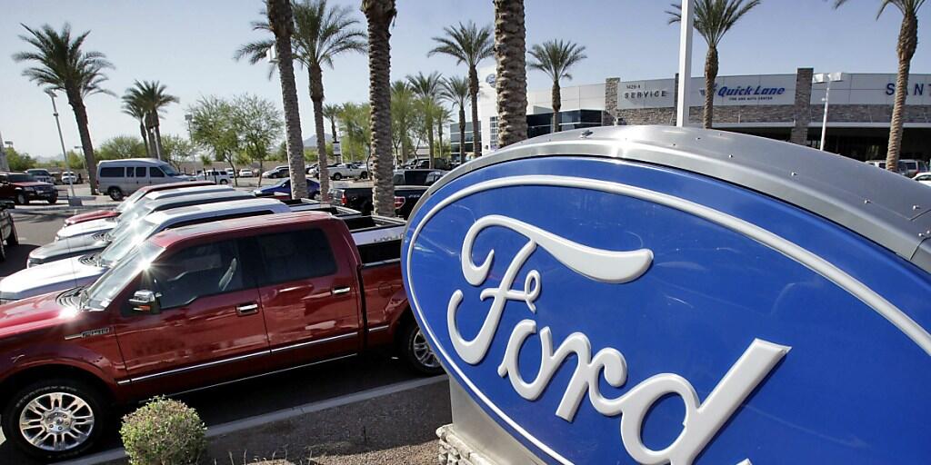 Der Ford-Konzern prüft nach Hinweisen über Unregelmässigkeiten seine Fahrzeuge auf einen korrekten Kraftstofferbrauch und eine fehlerfreie Abgas-Messung. (Symbolbild)