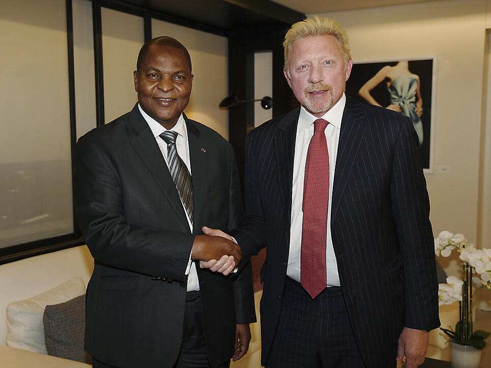 Der einstige Tennis-Star Boris Becker (rechts) beharrt auf der Korrektheit seines Diplomatenstatuses für die Zentralafrikanische Republik bei der EU. (Archivbild)