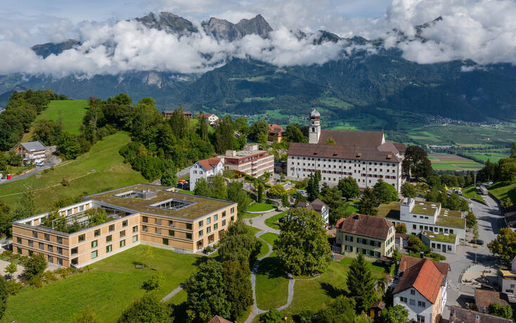 Psychiatrie St. Gallen, Mitarbeiter und Architektur in Pfaefers und Sargans