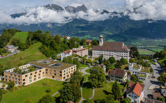 Psychaitrie St. Gallen, Mitarbeiter und Architektur in Pfaefers und Sargans