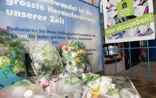 20180322 Plastik Recycling in der Alex Kaufmann Muldenservice Balzers